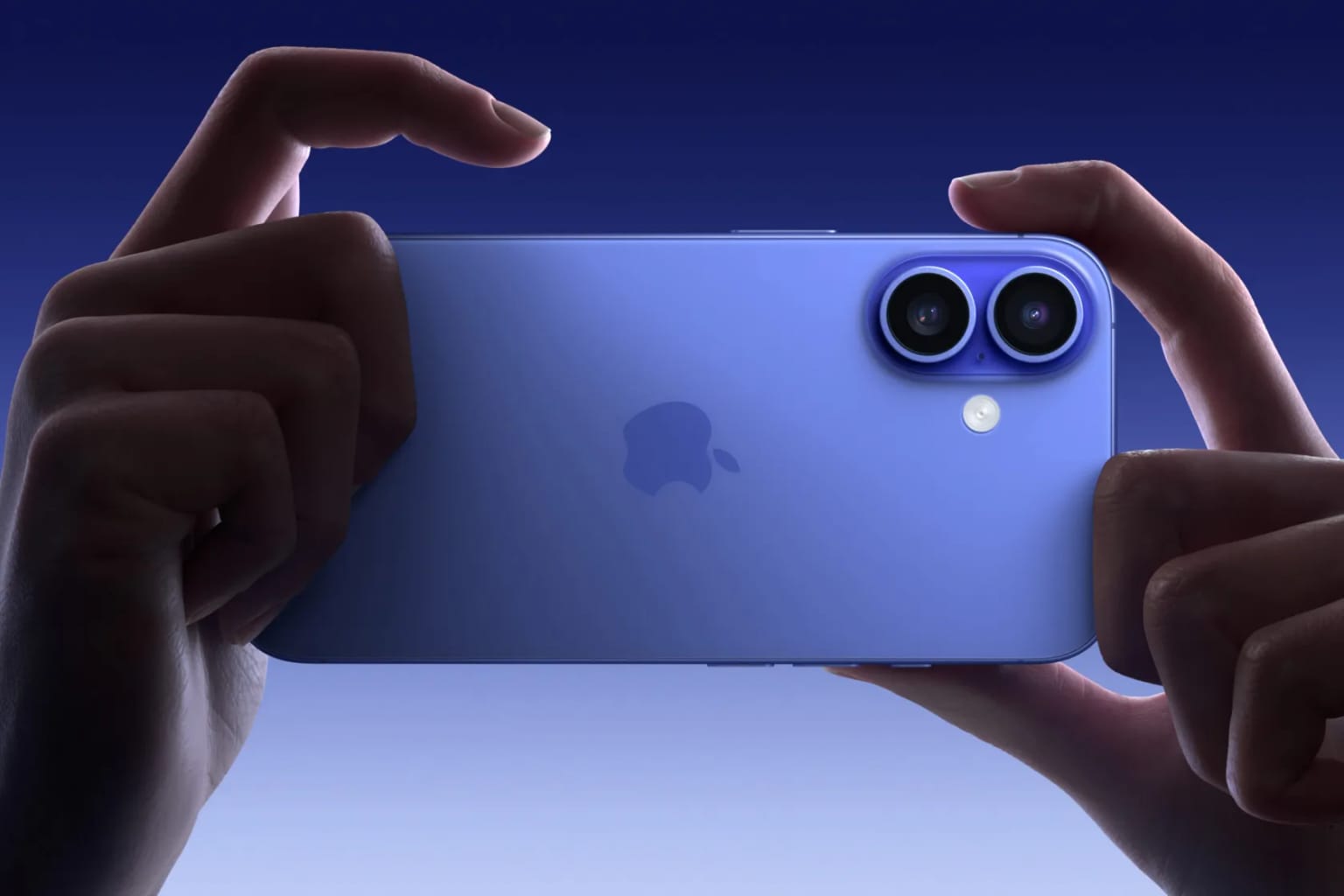 Смартфон Apple iPhone 16 128 ГБ, Dual: nano SIM + eSIM, белый - изображение №17
