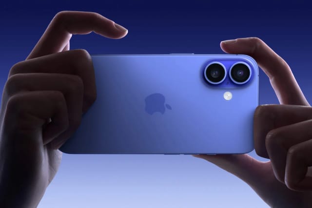 Смартфон Apple iPhone 16 128 ГБ, Dual: nano SIM + eSIM, белый - изображение №17