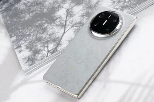 Смартфон Huawei Mate X6 16Гб/1TB,  Nebula White  (белый туман) - изображение №2